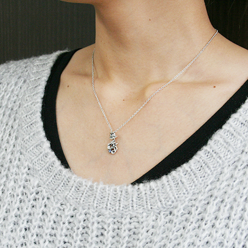 One Piece ワンピース 火拳のサボ 火拳 ネックレス One P077 White Clover One Piece ワンピース 火拳のサボ 火拳 ネックレス One P077 White Clover