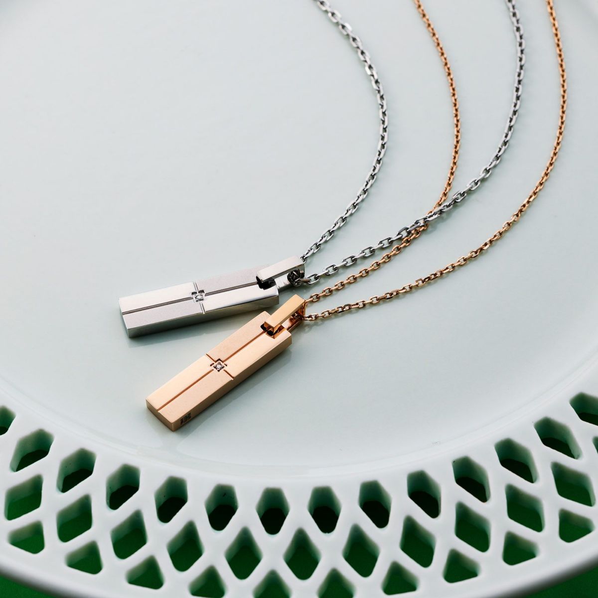 ペアネックレス 刻印可能 アレルギーフリー サージカルステンレス316L クロス マット ピンク&シルバー 4SUP056GO&4SUP056SV